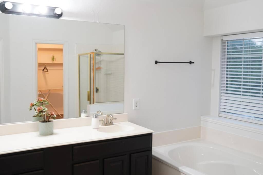 Remodeled Luxury With Proximity Villa Lewisville Exterior photo